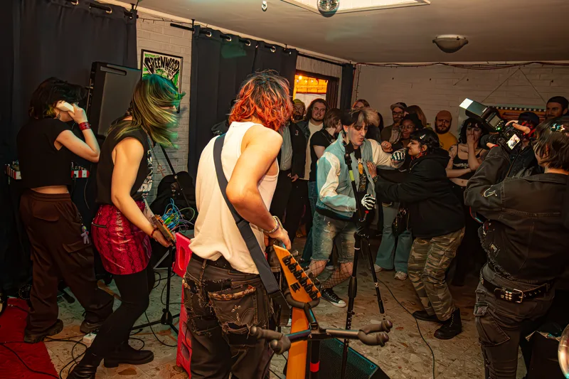 Trash Wyre @ The Flat Top. Photo by Marlowe Sunshine